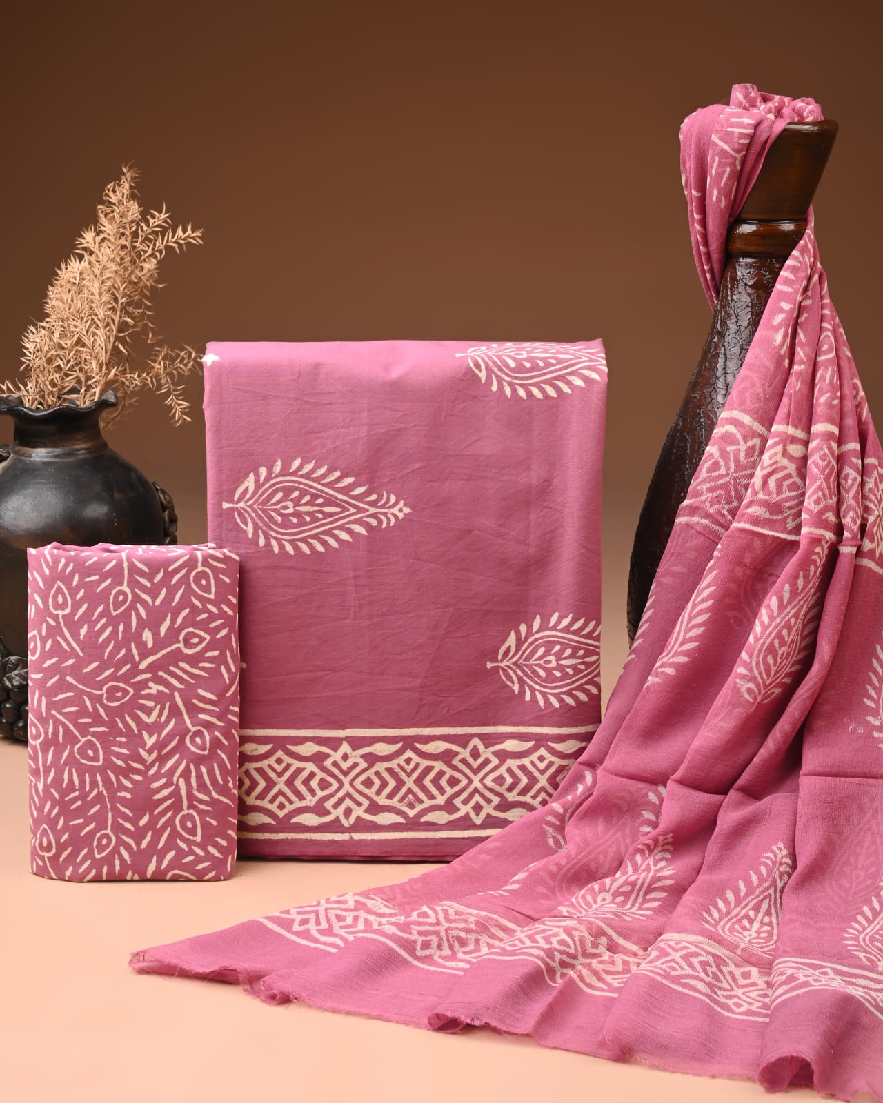 🌷 Regal Simplicity: Premium Slub Cotton Suit with Soft Printed Chiffon Dupatta 🌷