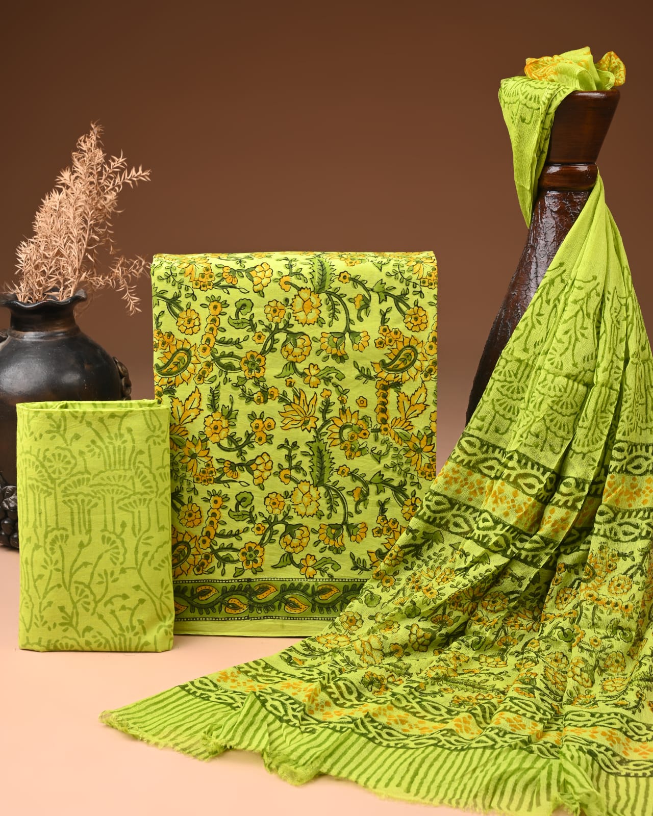 🌺 Jaipuri Essence: Authentic Printed Cotton Unstitched Suit with Chiffon Dupatta 🌺
